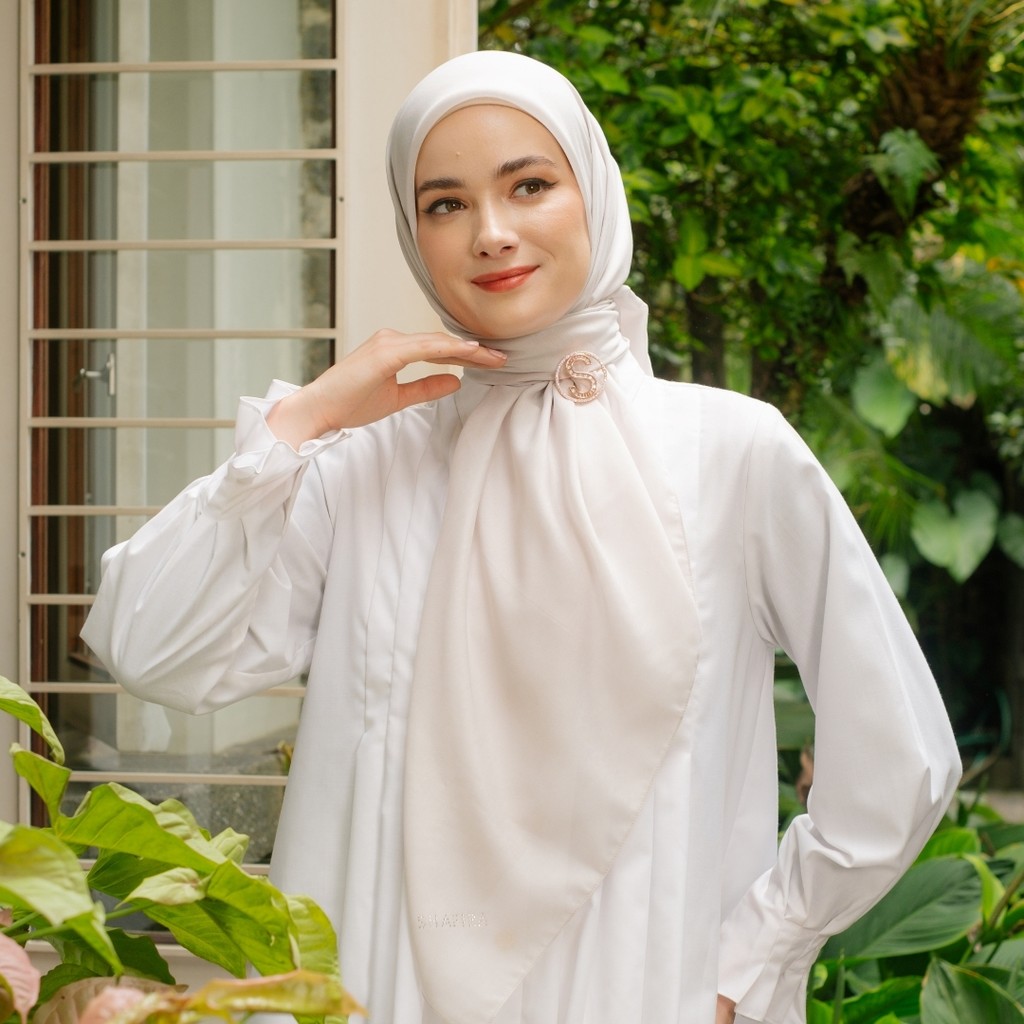 Shafira - Safiyya Plain Scarf - Hijab Segi Empat Polos - Hard Box Packaging