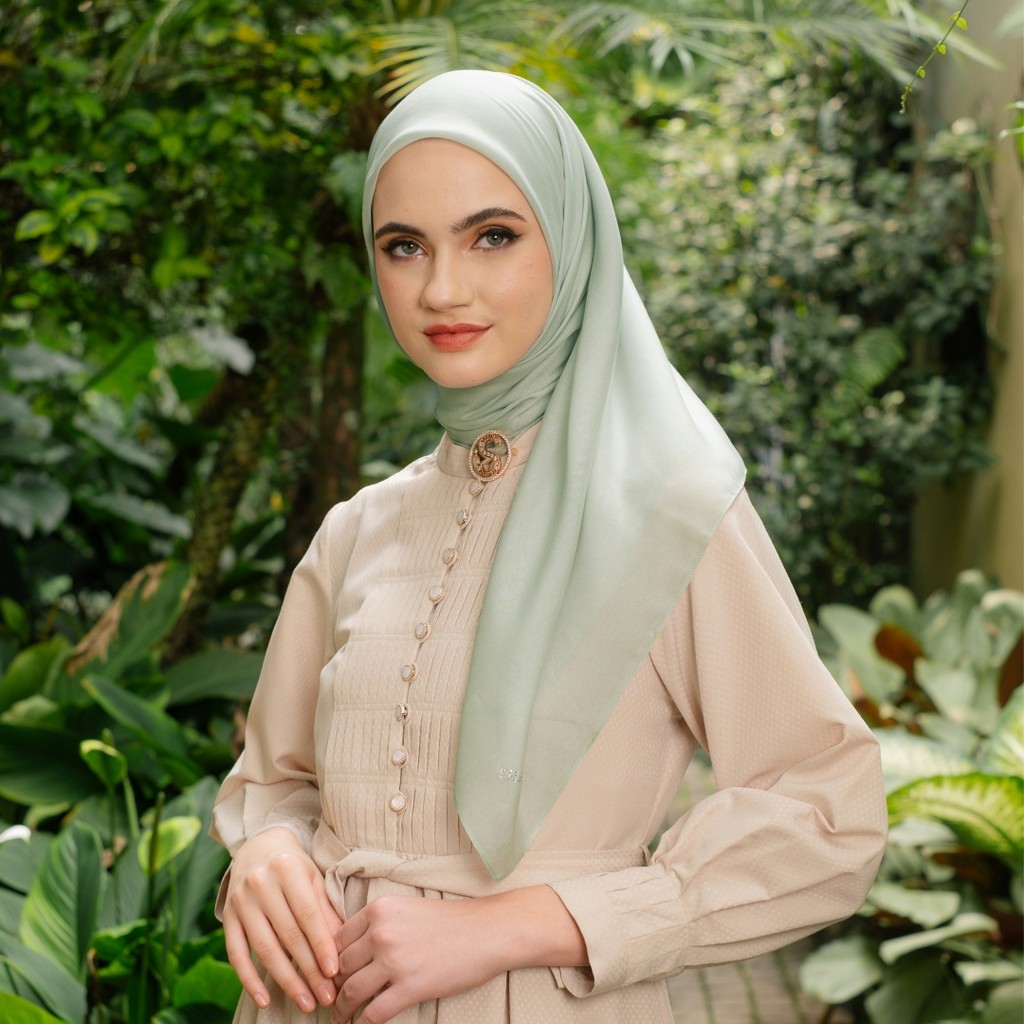 Shafira - Safiyya Plain Scarf - Hijab Segi Empat Polos - Hard Box Packaging