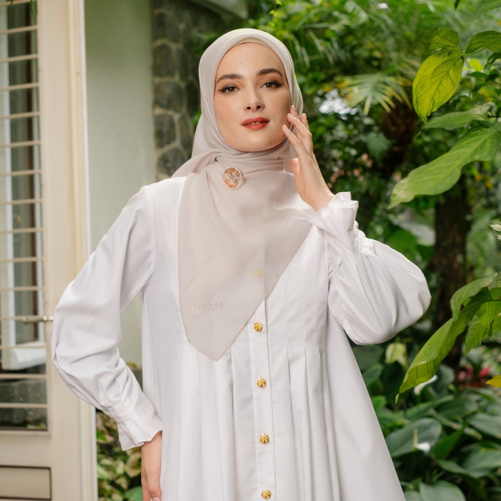 Shafira - Safiyya Plain Scarf - Hijab Segi Empat Polos - Hard Box Packaging