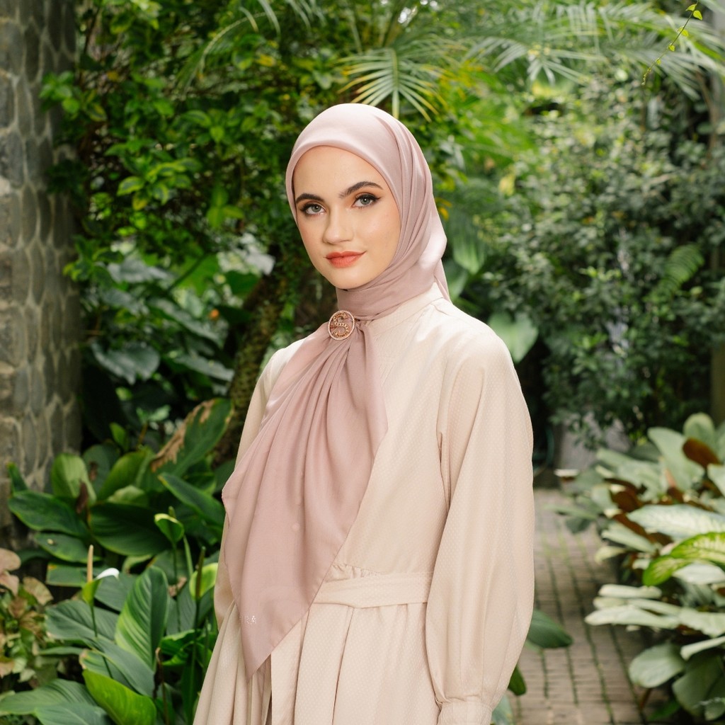 Shafira - Safiyya Plain Scarf - Hijab Segi Empat Polos - Hard Box Packaging