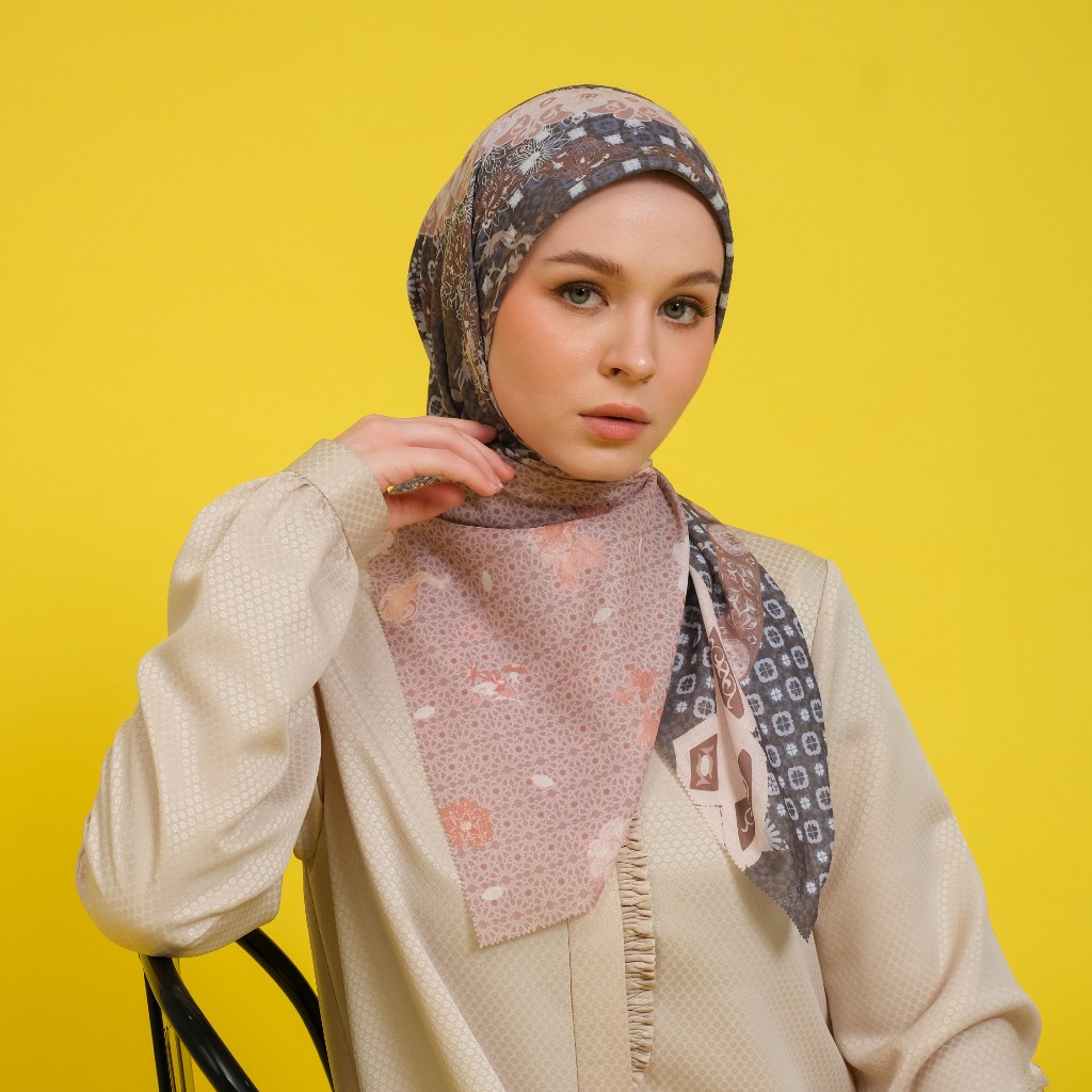Shafira - Zemora Printed Scarf - Hijab Segi Empat Motif - Voal - Hard Box Packaging