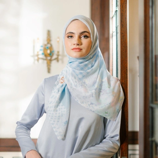 Image of Shafira - Gwenn Printed Scarf - Hijab Segi Empat Motif - Voal - Hard Box Packaging