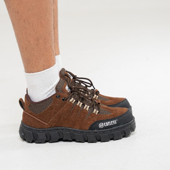 Catless Sepatu boots Safety Pria Everest Brown - Sepatu Outdoor Gunung Pria Dengan Ujung Besi