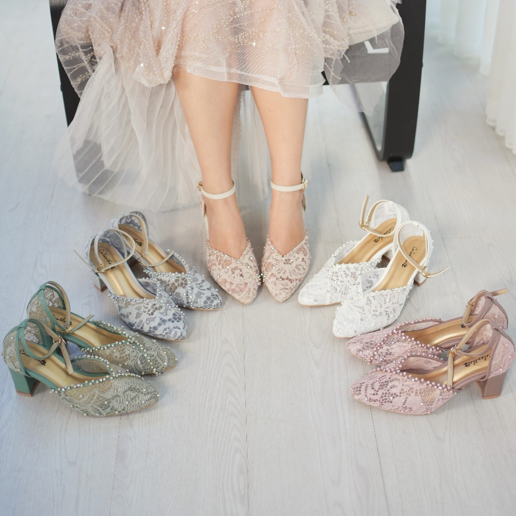 Deu_Calantha Sepatu Pesta Wanita Wedding Shoes Selop Ankle Strap Olive Heels 7 Cm Non Platform Slop Kain Brokat Mewah Hak Tebal Kulit Sintesis Insole Empuk Kuat Dan Nyaman Dipakai