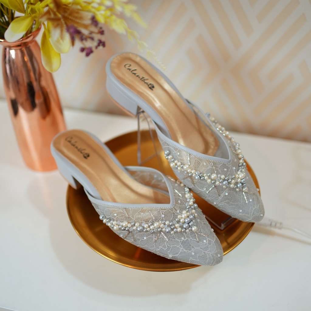 Deu_Calantha Sepatu Pesta Wanita Wedding Shoes Selop Payet Sierra Heels 3 Cm Slop Kain Brokat Mewah Hak Tebal Kulit Sintesis Insole Empuk Kuat Dan Nyaman Dipakai