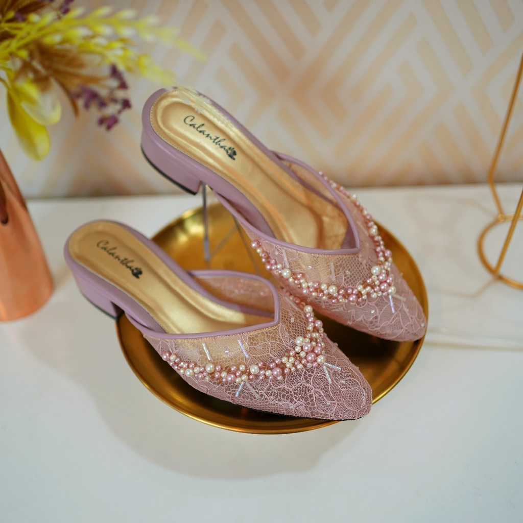 Deu_Calantha Sepatu Pesta Wanita Wedding Shoes Selop Payet Sierra Heels 3 Cm Slop Kain Brokat Mewah Hak Tebal Kulit Sintesis Insole Empuk Kuat Dan Nyaman Dipakai