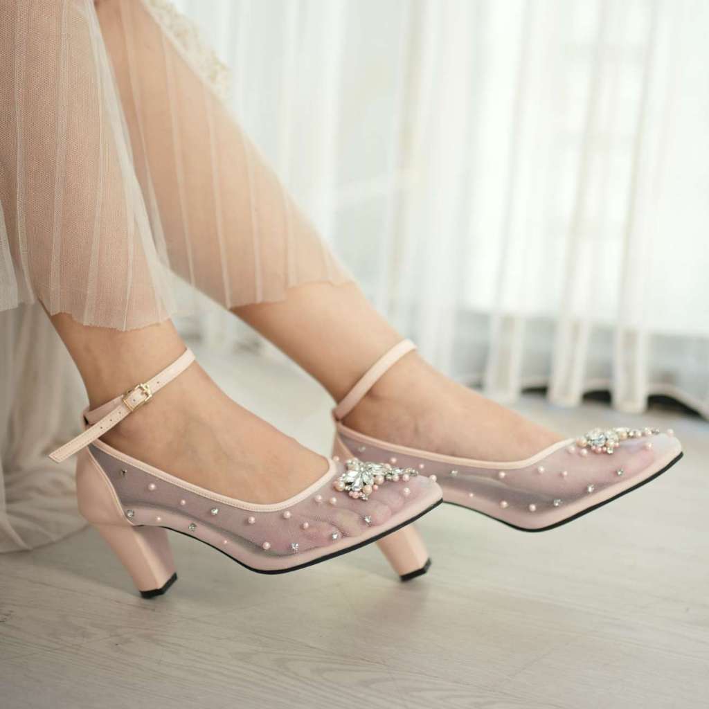 Deu_Calantha Sepatu Pesta Wanita Wedding Shoes Selop Ankle Strap Lynn Peach Heels 7 Cm dan Silver 5 Cm Slop Kain Brokat Mewah Hak Tebal Kulit Sintesis Insole Empuk Kuat Dan Nyaman Dipakai