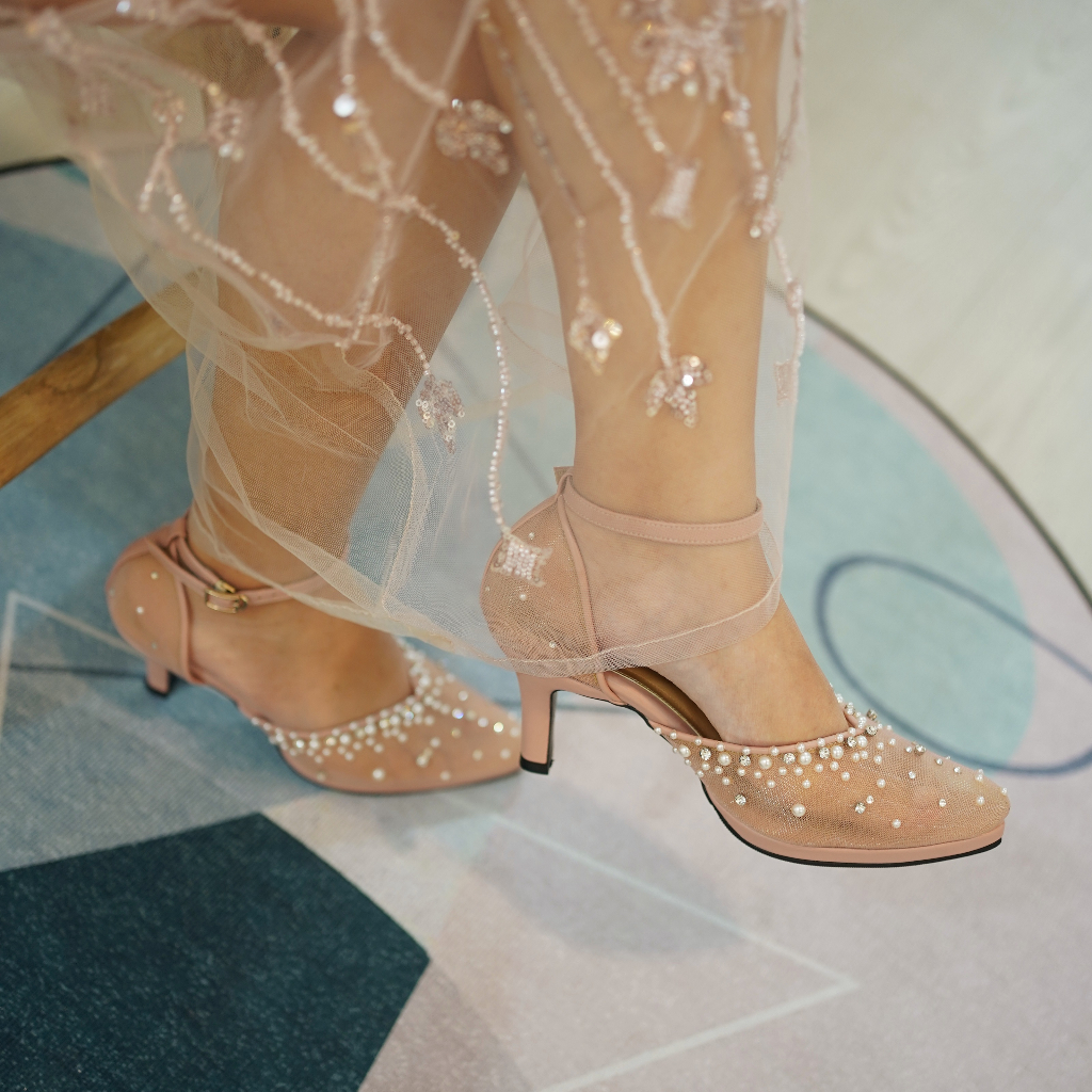 Deu_Calantha Sepatu Pesta Wanita Wedding Shoes Selop Ankle Strap Leona Heels 8 Cm Platform 1 Cm Slop Kain Brokat Mewah Hak Tebal Kulit Sintesis Insole Empuk Kuat Dan Nyaman Dipakai