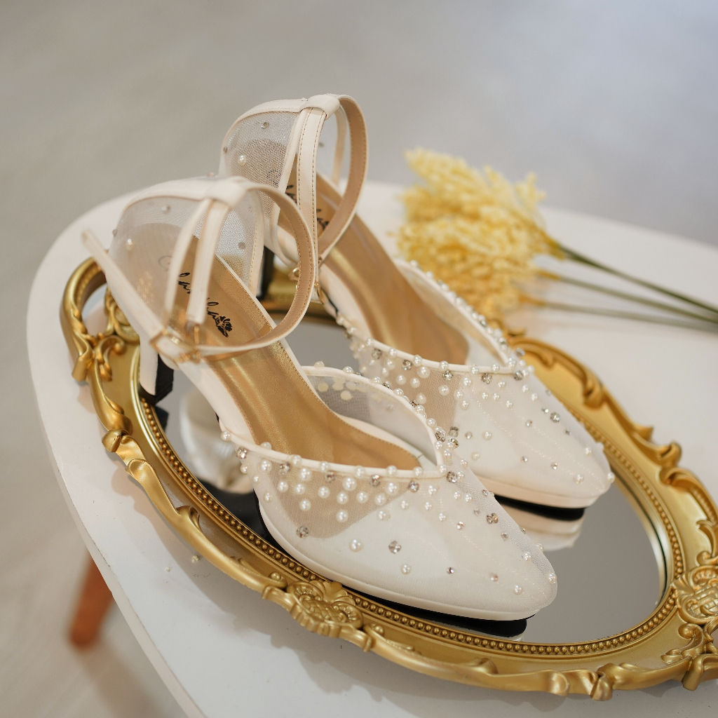 Deu_Calantha Sepatu Pesta Wanita Wedding Shoes Selop Ankle Strap Leona Heels 8 Cm Platform 1 Cm Slop Kain Brokat Mewah Hak Tebal Kulit Sintesis Insole Empuk Kuat Dan Nyaman Dipakai