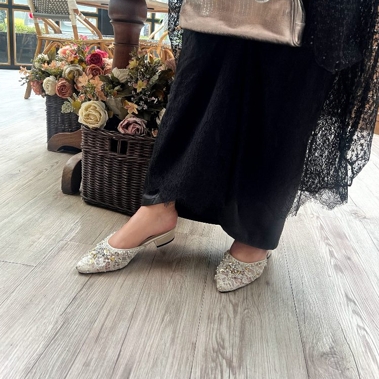 Deu_Calantha Sepatu Pesta Wanita Wedding Selop Payet Amecia Heels 3 Cm Kain Brokat Hak Tebal Kulit Sintesis Insole Empuk