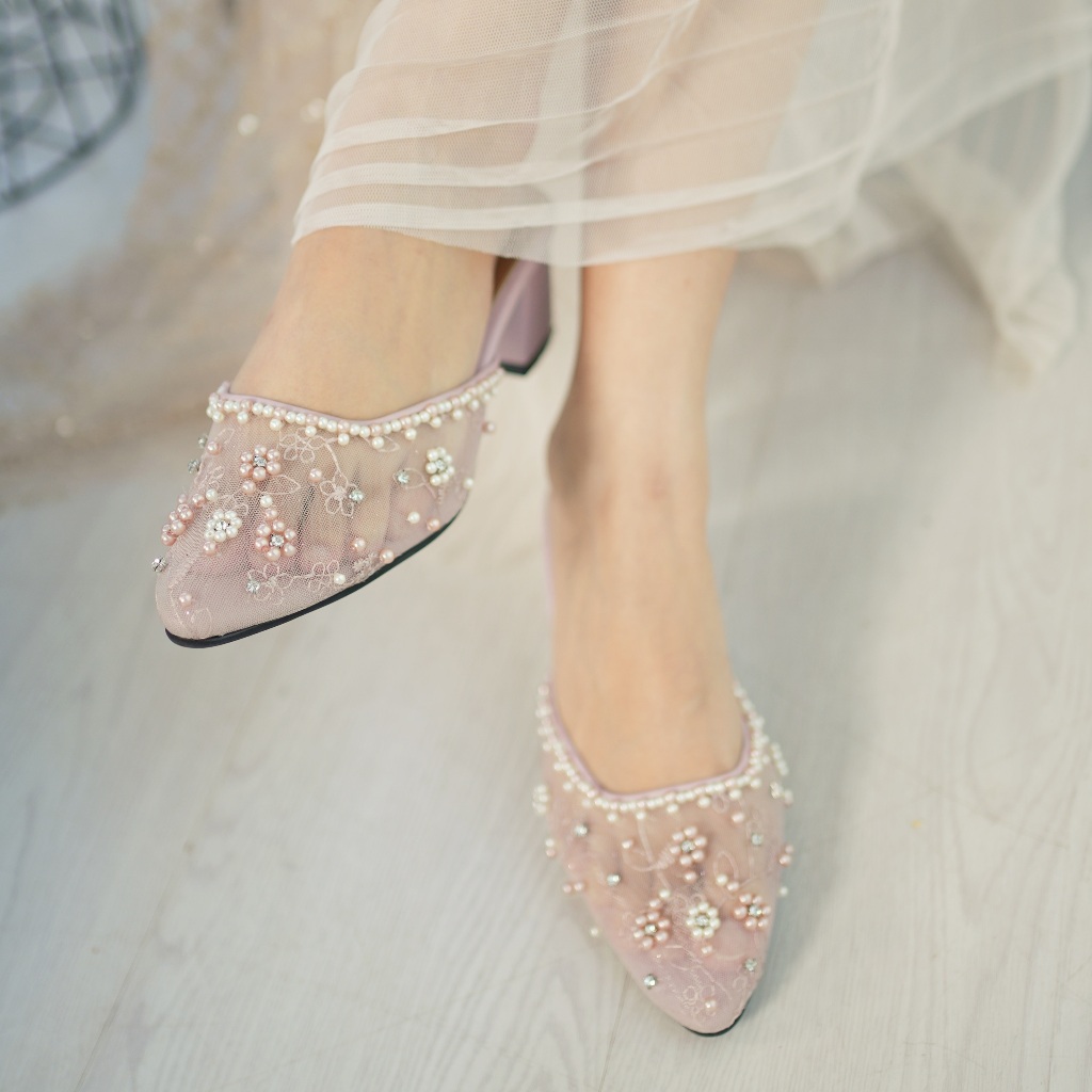 Deu_Calantha Sepatu Pesta Wanita Wedding Shoes Selop Payet Arabelle Heels 5 Cm Slop Kain Brokat Mewah Hak Tebal Kulit Sintesis Insole Empuk Kuat Dan Nyaman Dipakai