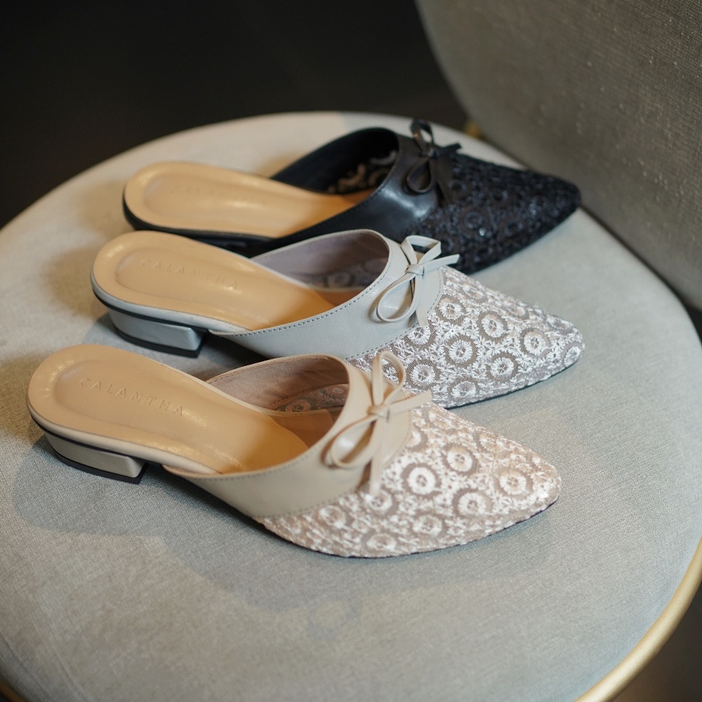 Deu_Calantha Sendal Harian Sepatu Pesta Wanita Wedding Selop Florence Heels 3 Cm Kain Brokat Hak Tebal Kulit Sintesis Insole Empuk