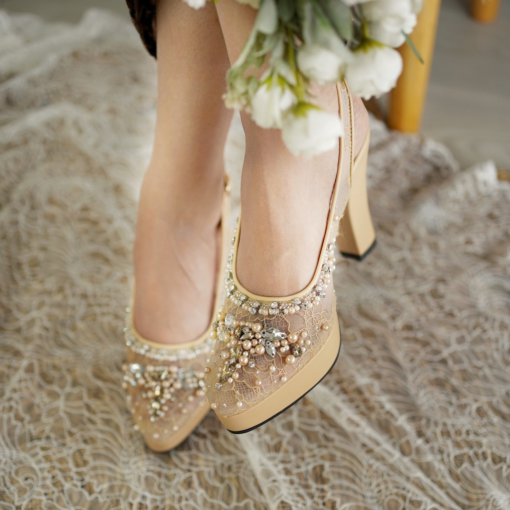 Deu_Calantha Sepatu Pesta Wanita Wedding Shoes Selop Ankle Strap Grace Nude Heels 10 Cm Slop Kain Brokat Mewah Hak Tebal Kulit Sintesis Insole Empuk Kuat Dan Nyaman Dipakai